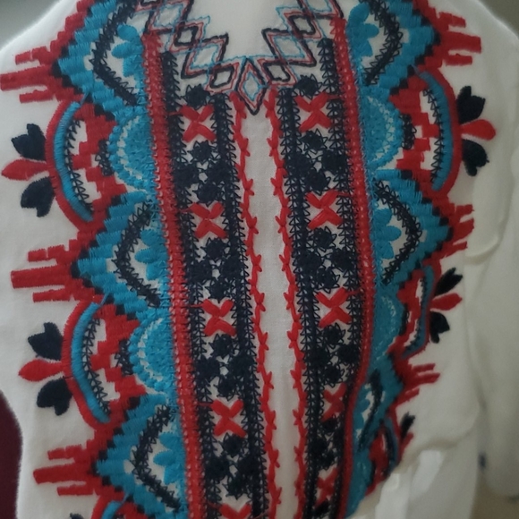 Embroidered Blouse - Picture 3 of 4